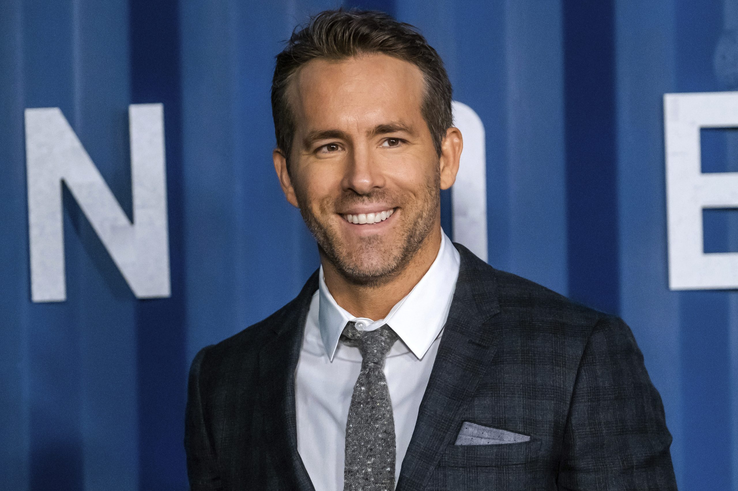 Ryan Reynolds a devenit patron în fotbal. Celebrul actor a cumpărat al treilea cel mai vechi club din lume