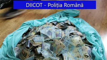 A ascuns în casă saci uriași de bani. Suma găsită de DIICOT în casa unui traficant de droguri. FOTO și VIDEO
