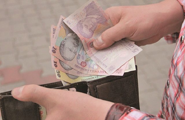 Un român a plătit o dobândă de peste 30.000% pentru un credit de nici 1.000 de lei. Cum a fost posibil