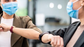 Ziua Internaţională a Salutului. Cum ne salutăm pe timp de pandemie pentru a ne proteja