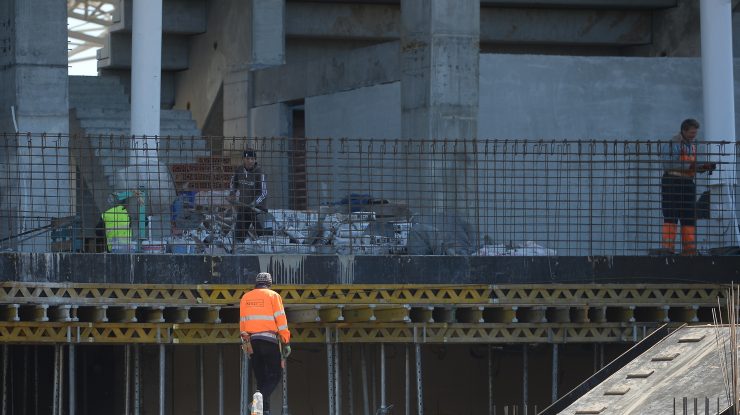 muncitori in constructii pe santier