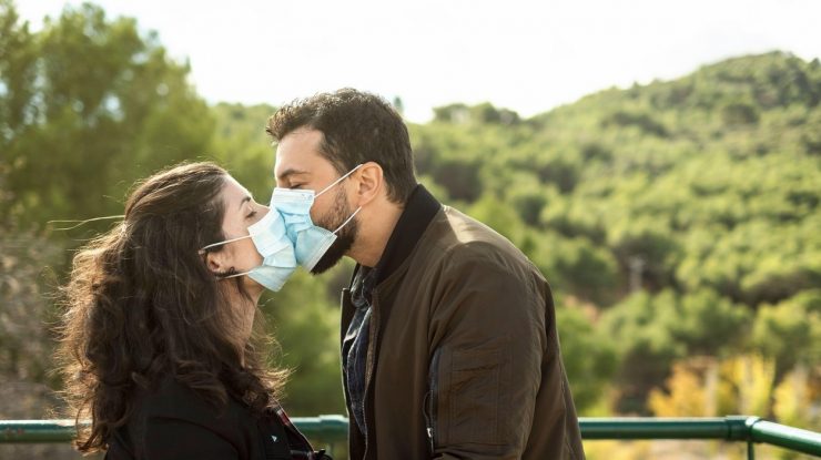 Un sfert dintre britanici fac mai puțin sex în pandemie, arată un sondaj. Ce spun românii despre dragostea în vreme de Covid-19