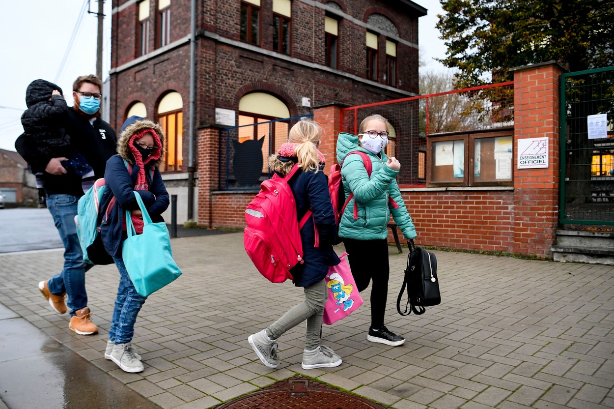 S-a terminat vacanţa în Belgia: Elevii au revenit la şcoală. Se învaţă şi în sistem hibrid