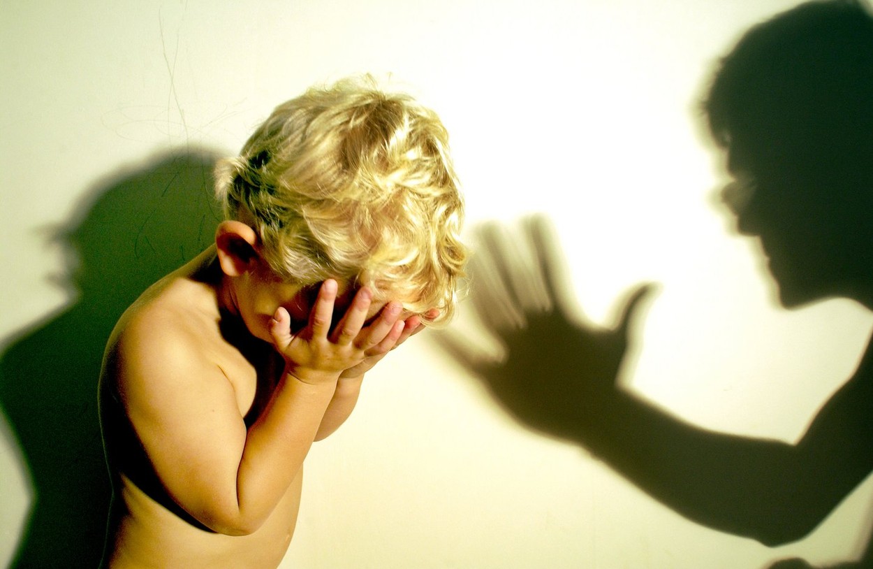 Scoția devine prima țară a Regatului Unit care interzice lovirea copiilor