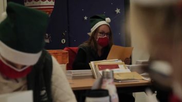 Ce își doresc micuții de la Moș Crăciun. Scrisorile copiilor i-au lăsat fără cuvinte pe angajaţii oficiului poştal din Libourne