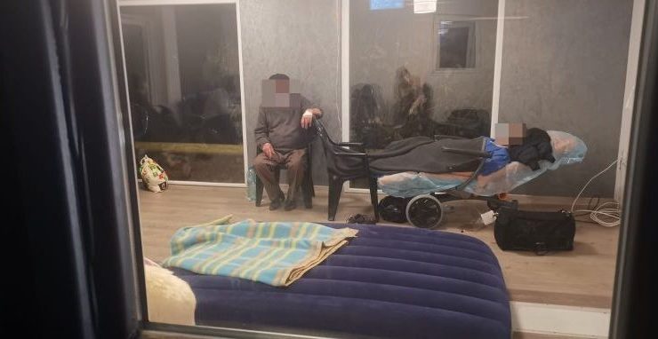 Niciun loc liber la Spitalul de Urgență din Sibiu. Un pacient cu Covid-19 a dormit pe jos, pe o saltea gonflabilă: „E inuman”