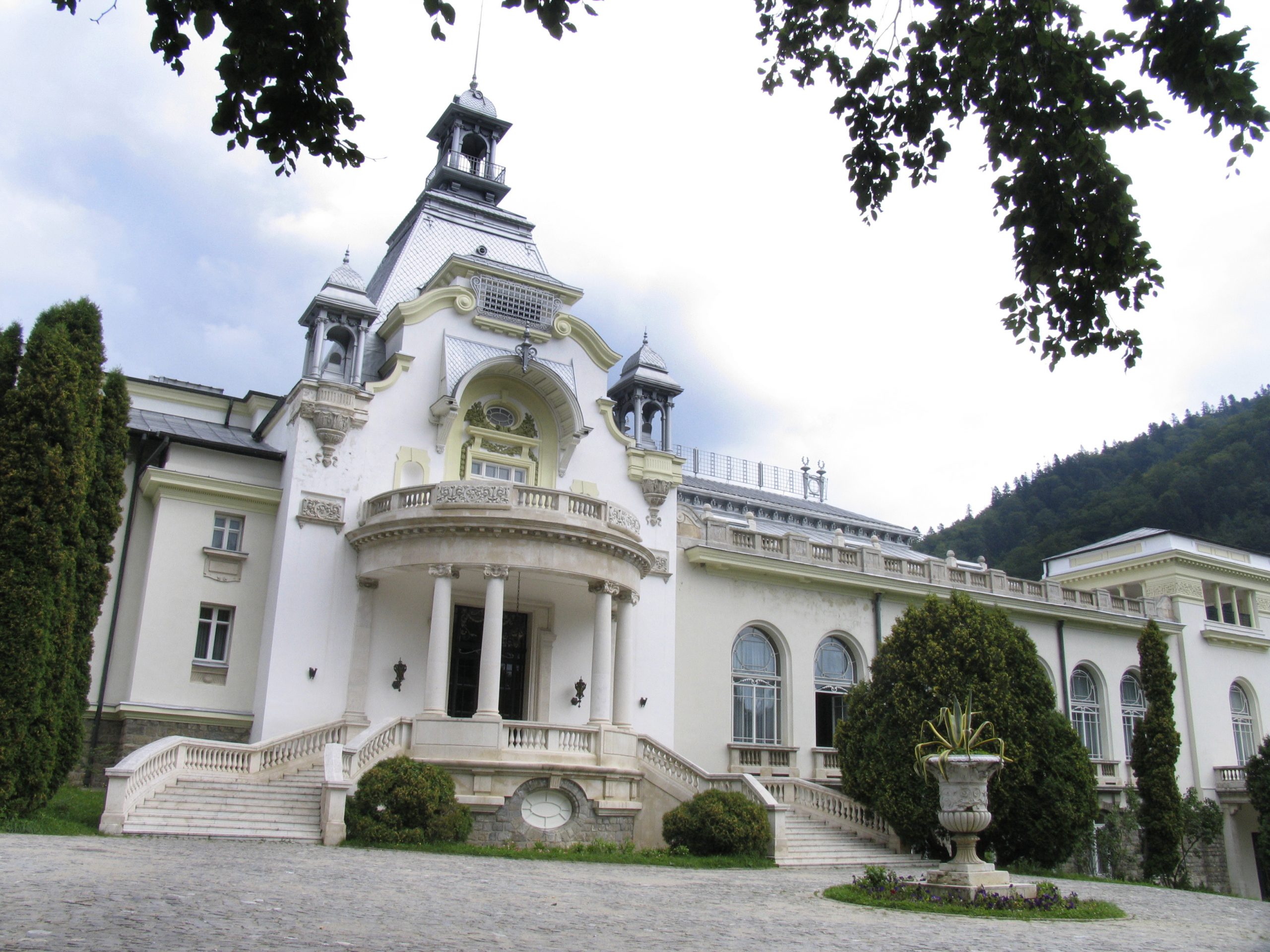 Restricții noi pe Valea Prahovei. Sinaia și Azuga au intrat în șcenariul roșu