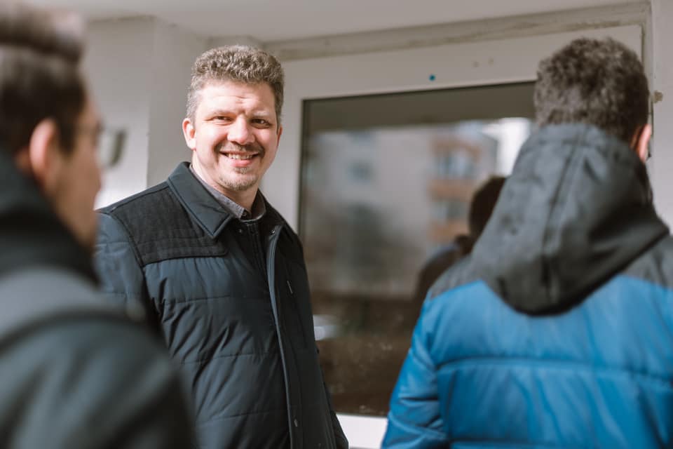 Problemele primarului care este comparat cu Nicuşor Dan şi vrea să aibă succesul lui Emil Boc