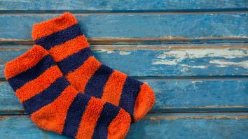 În Craiova, roboții de ultimă generație produc șosete. Cum a reușit o fabrică să facă profituri uriașe