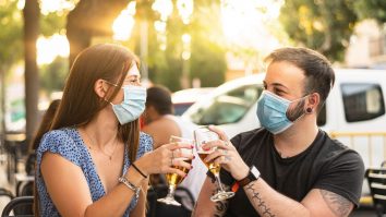 Rata infectărilor din Spania s-a înjumătățit, deși restaurantele au rămas deschise. HoReCa: „Nu suntem noi problema”