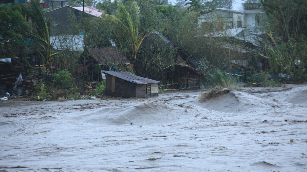 Taifunul Goni a lovit puternic Filipine, în această dimineața. Peste o mie de persoane au fost evacuate