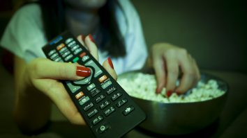 Apar noi tehnologii de la operatorii de cablu pe care le poți implementa la tine acasă. Cum poți folosi telefonul pe post de telecomandă