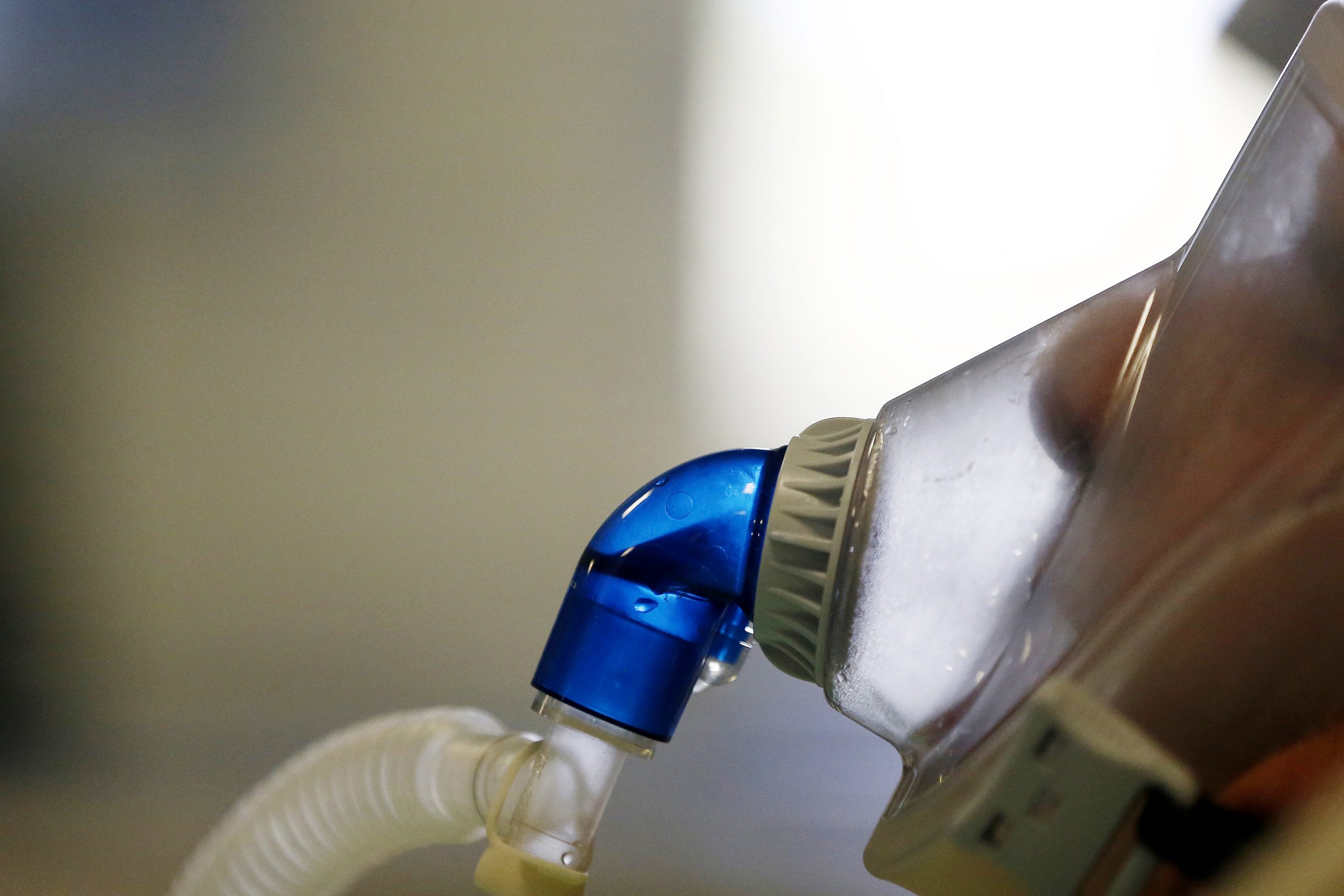 Doi bolnavi de COVID-19, transferați de familii în Germania. În plină pandemie, aparatura Spitalului Județean din Sibiu nu este folosită