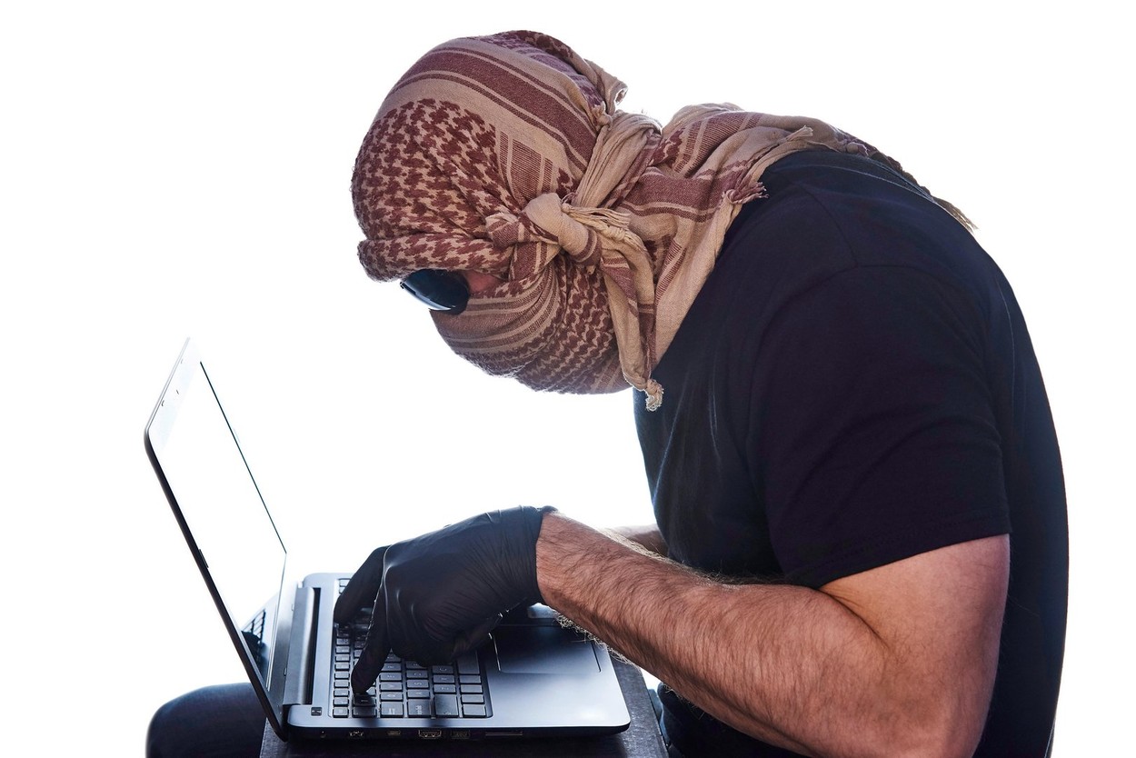 Rețelele teroriste folosesc social media pentru comunicare. Metodele folosite de teroriști pentru a ascunde mesajele reale