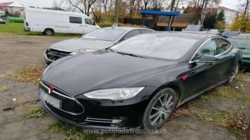 O Tesla de mii de euro, căutată de autoritățile din Norvegia, găsită în curtea unei case din Suceava