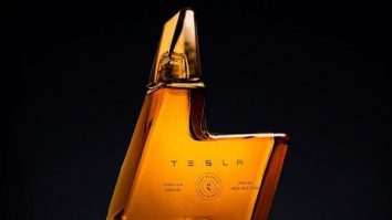 Elon Musk are propria băutură. Teslaquila, de la o glumă pe Twitter la stoc epuizat