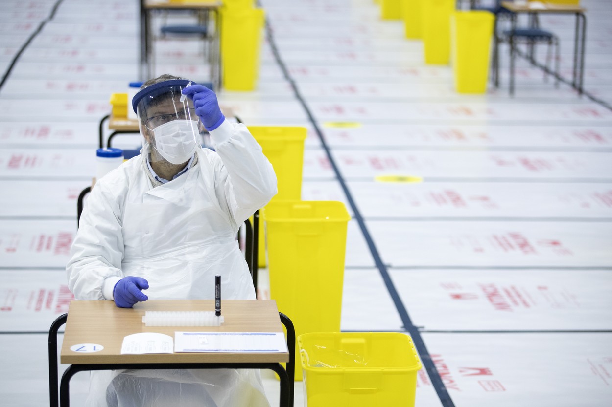 Veste bună pentru studenţii din Marea Britanie. Guvernul începe o campanie de testare masivă