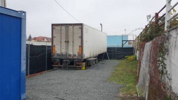 Morţii de la un spital din Timişoara, ţinuţi într-o remorcă frigorifică, pe stadionul CFR