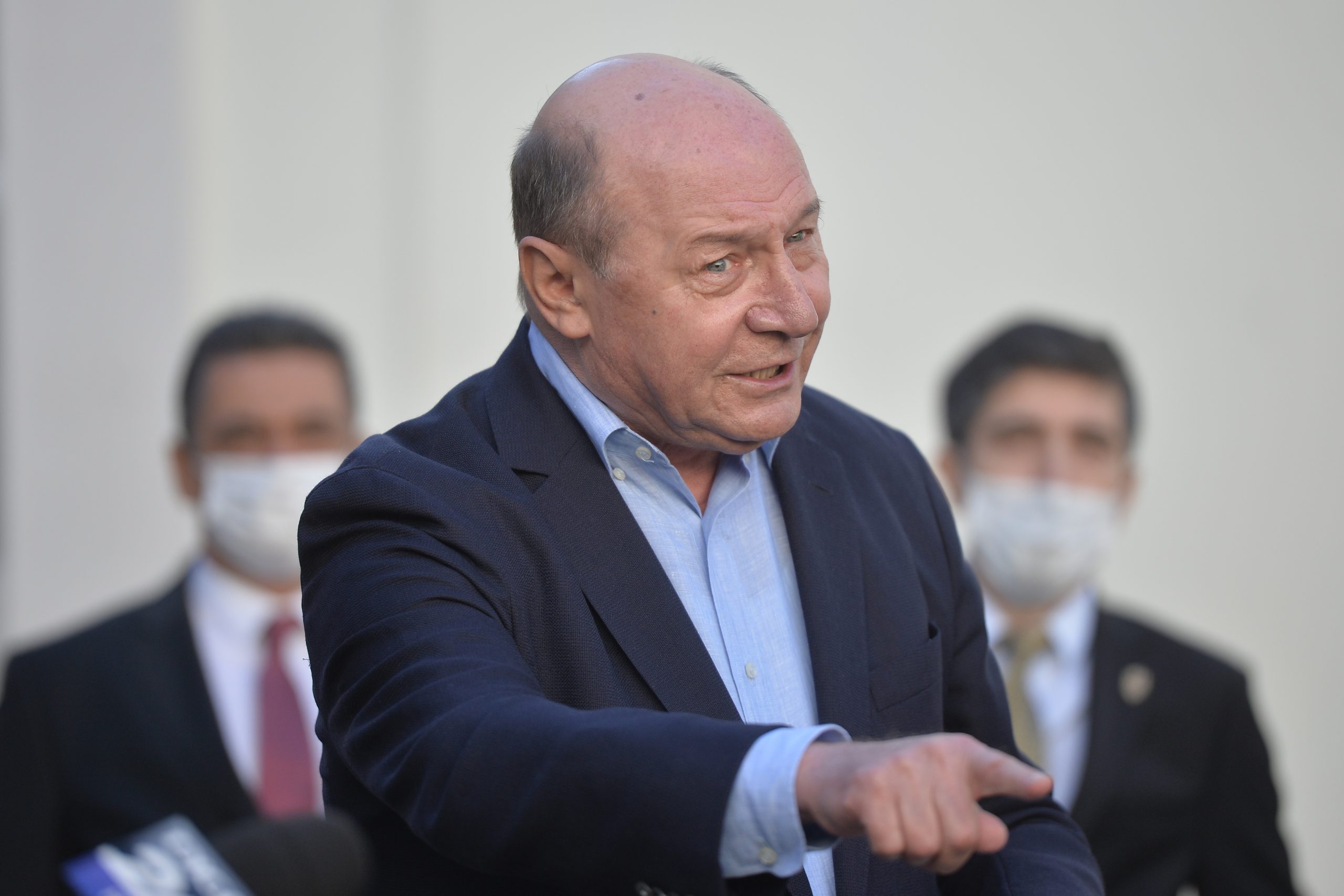 Traian Băsescu: „Orban! Dacă îl plimbi pe medicul-erou de la Piatra Neamţ pe la spitalele din Iaşi şi Bucureşti, practic nu-i dai nicio şansă”