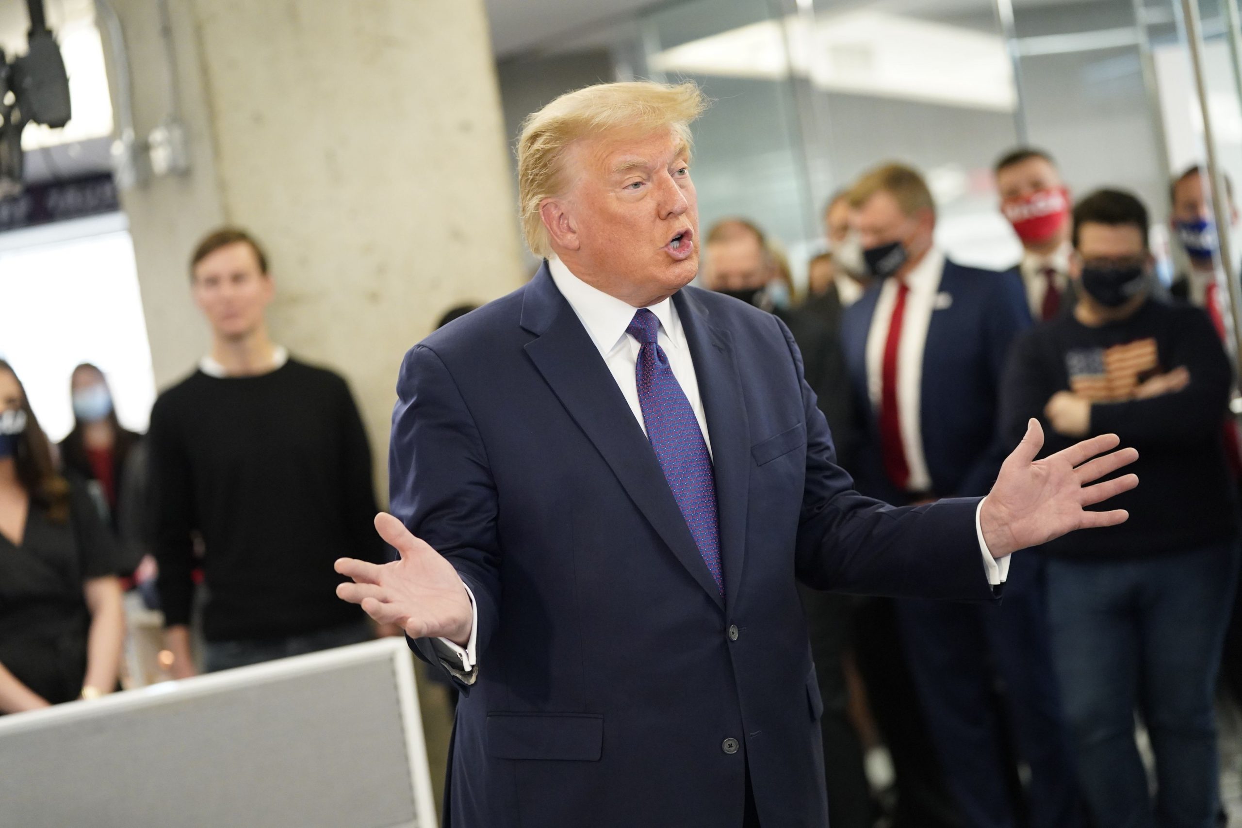 Donald Trump i-a acuzat pe democrați că vor să fure alegerile. „Nu o să-i lăsăm!”