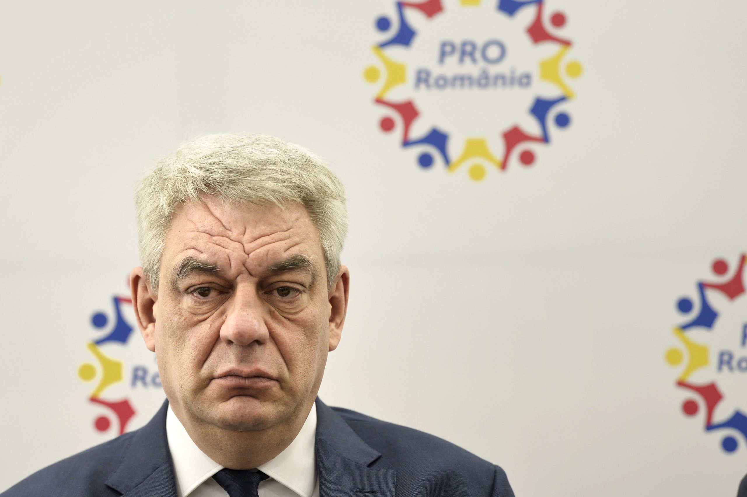 Mihai Tudose: „Unde-s banii, unde-s tabletele şcolare promise?”