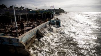 Dezastre naturale în întreaga lume. De la taifun la uragan și fum din vulcan, toate într-o singură zi