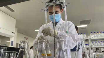 Vaccinul experimental dezvoltat de Pfizer, livrat în patru state din SUA