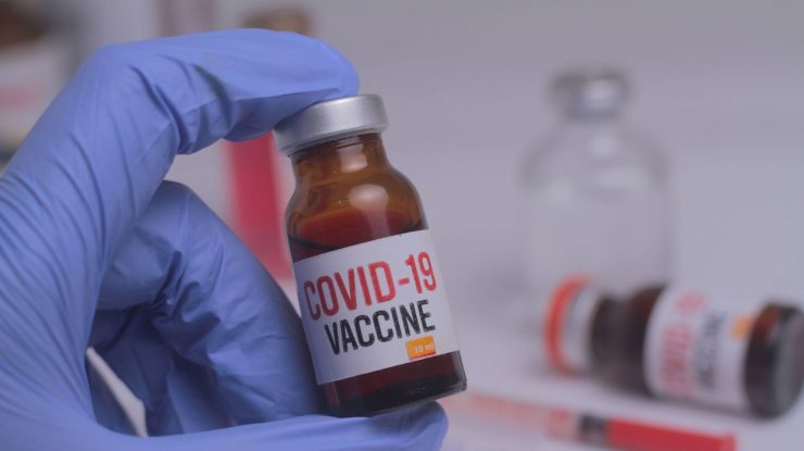 SUA anunță că două vaccinuri anti-coronavirus ar putea fi disponibile înainte de Crăciun