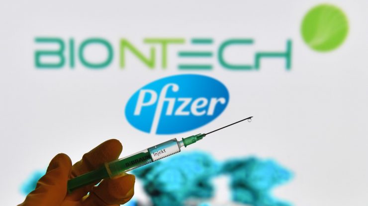 Vaccinul anti-Covid de la Pfizer vine la pachet cu reguli stricte. Cutiile de transport conțin gheață uscată, care poate fi periculoasă