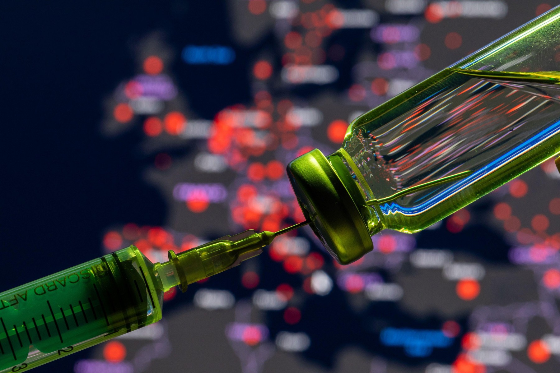 Peste jumătate din populația UE, vaccinată anti-COVID cu cel puțin o doză. Când ar putea fi atinsă imunitatea de grup