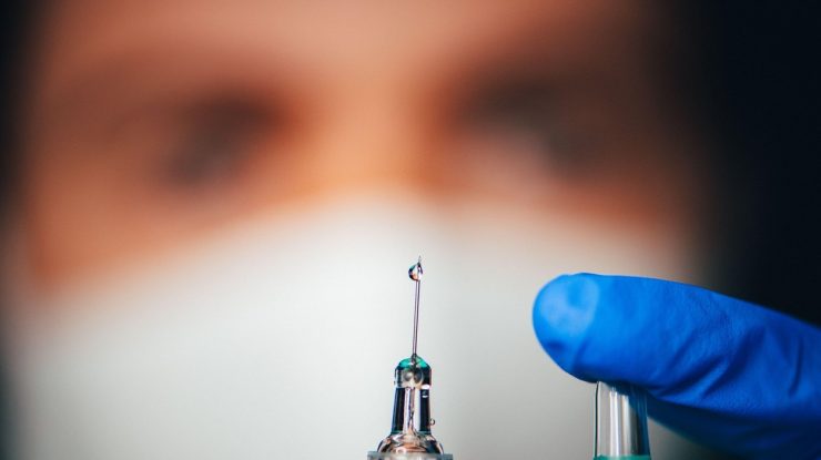 Cine se vaccinează mai trebuie să poarte masca? Ce spune coordonatorul campaniei naționale de vaccinare