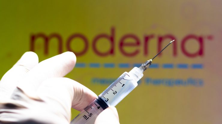 Moderna: Vaccinul va oferi imunitate pentru un an. Cum funcționează tehnologia ARN mesager