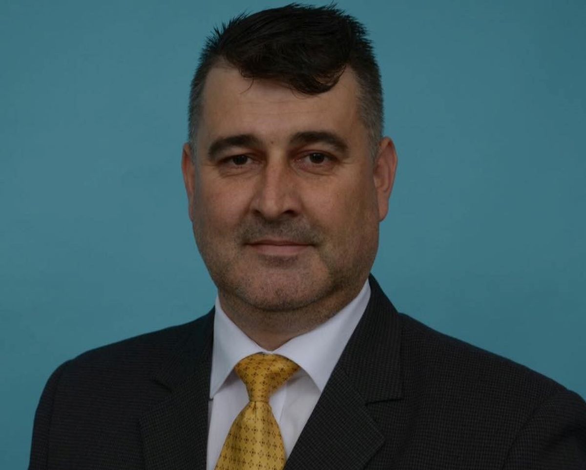 Tătaru vrea ca 80% dintre managerii de spital să fie concediați, dar numește șef la Spitalul din Câmpeni un director de restaurant cu „Școala vieții”