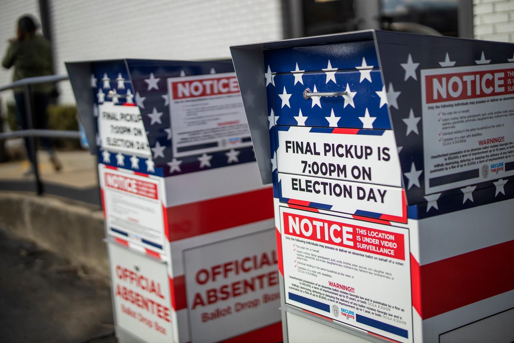 Peste 100 de milioane de americani și-au ales deja președintele. Unele state le permit cetățenilor să voteze prin e-mail