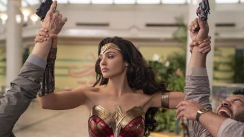 Surpriză privind lansarea „Wonder Woman 1984“. IndieWire: Strategia e „un șut direct în figura cinematografelor“