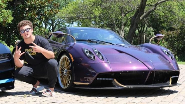 Un influencer de 17 ani a făcut praf mașina de 3,4 milioane de dolari a tatălui său: „Se mai întâmplă”