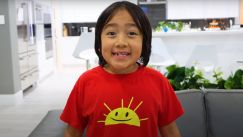 Primul YouTuber care a semnat un contract cu Amazon. Ce avere are la doar 9 ani