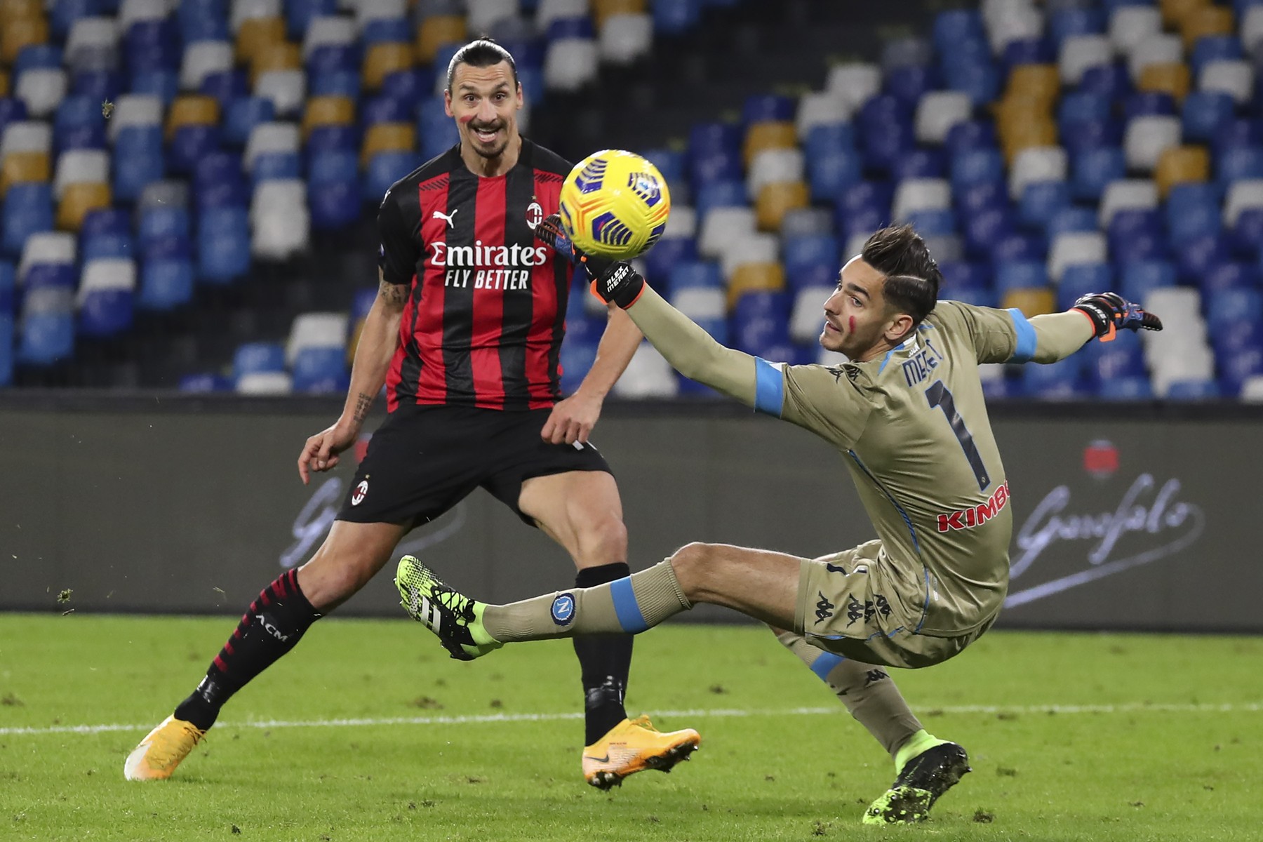 Ibrahimovic, de neoprit în Serie A. Milan se impune în fața napoletanilor și rămâne lider în Italia