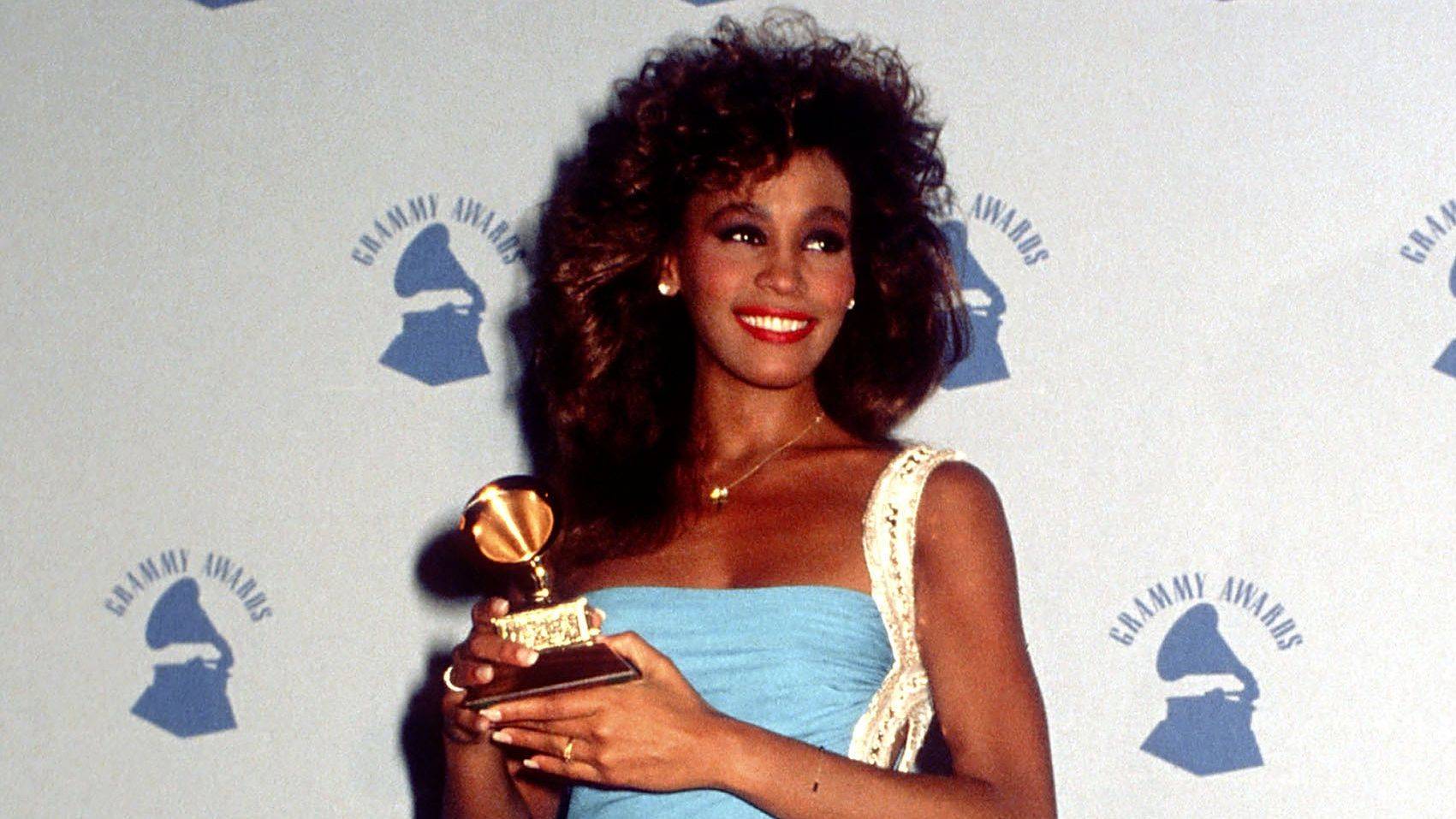 Whitney Houston și fiica sa Bobbi Brown, destine trase la indigo. Un nou documentar dezvăluie secretele prințesei pop