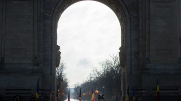 Băsescu: Iohannis a vrut Arcul de Triumf doar pentru el. Urât moment al trufiei unui preşedinte