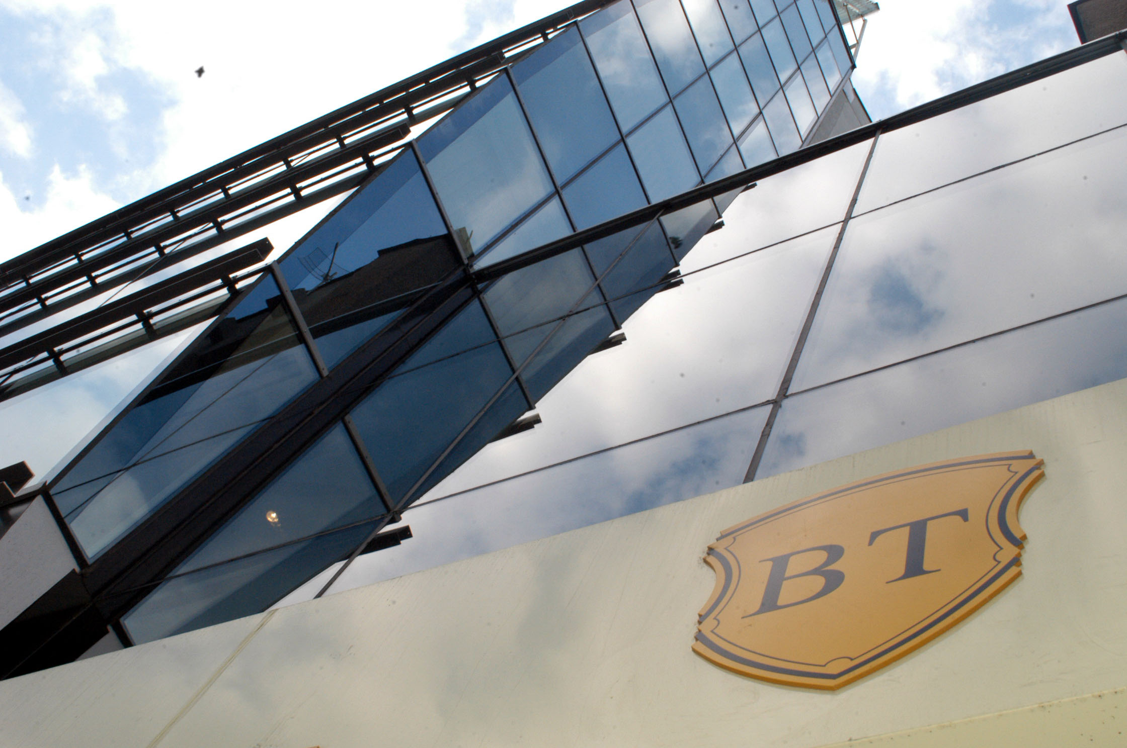 Banca Transilvania, amendată cu 100.000 de euro după dezvăluirea pe internet a datelor unui client