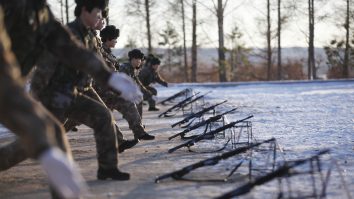 CIA: China face experimente pe oameni pentru a crea super-soldați. „Beijingul nu mai are limite etice”