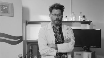 Un cercetător rus, care lucra la un tratament pentru cancer, a murit după ce a căzut de la etaj în Sankt Petersburg