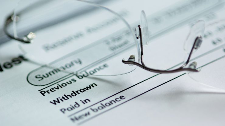 Studiu: Persoanele care uită șă își plătească ratele pot avea demență