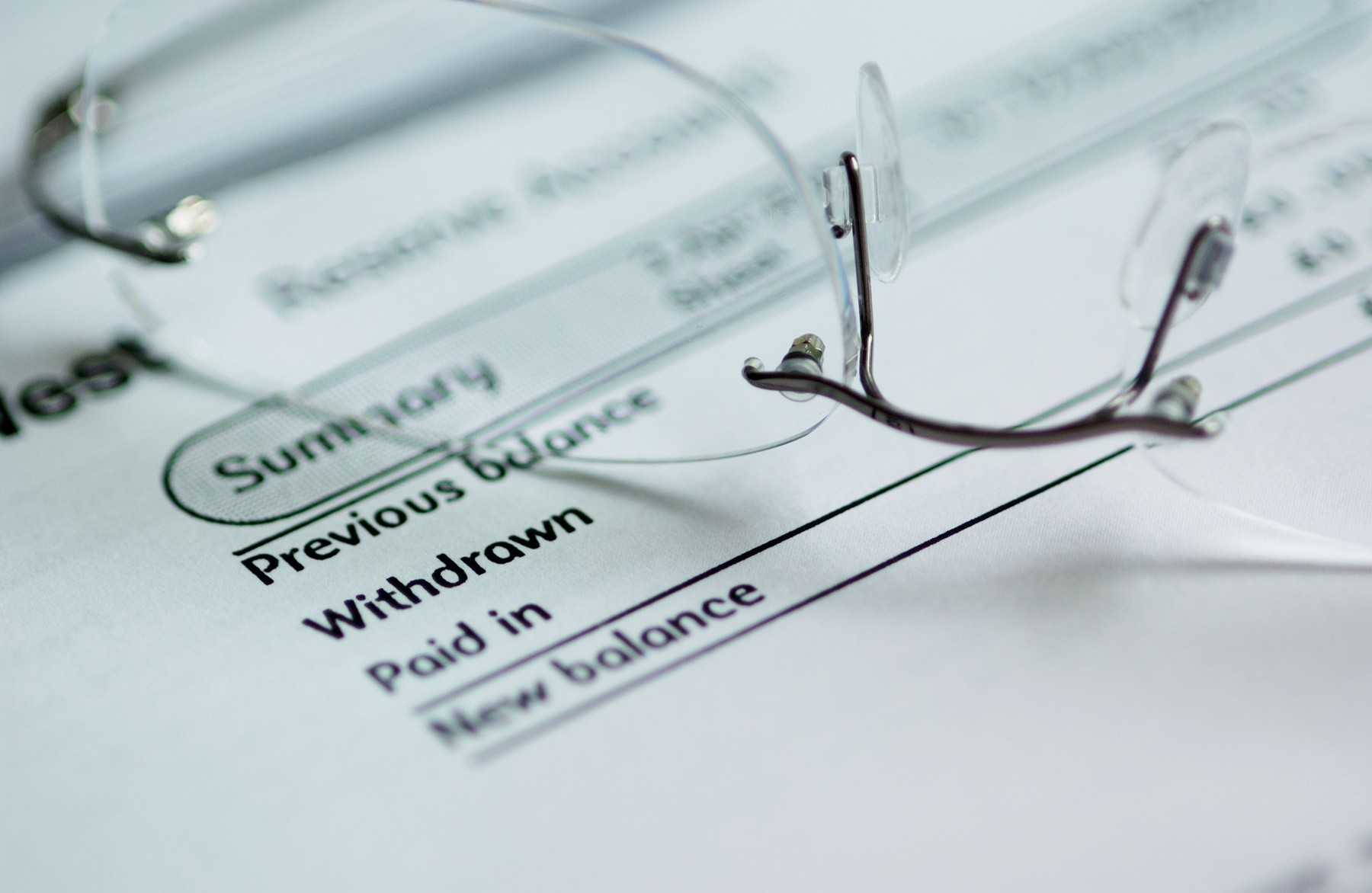 Studiu: Persoanele care uită șă își plătească ratele pot avea demență