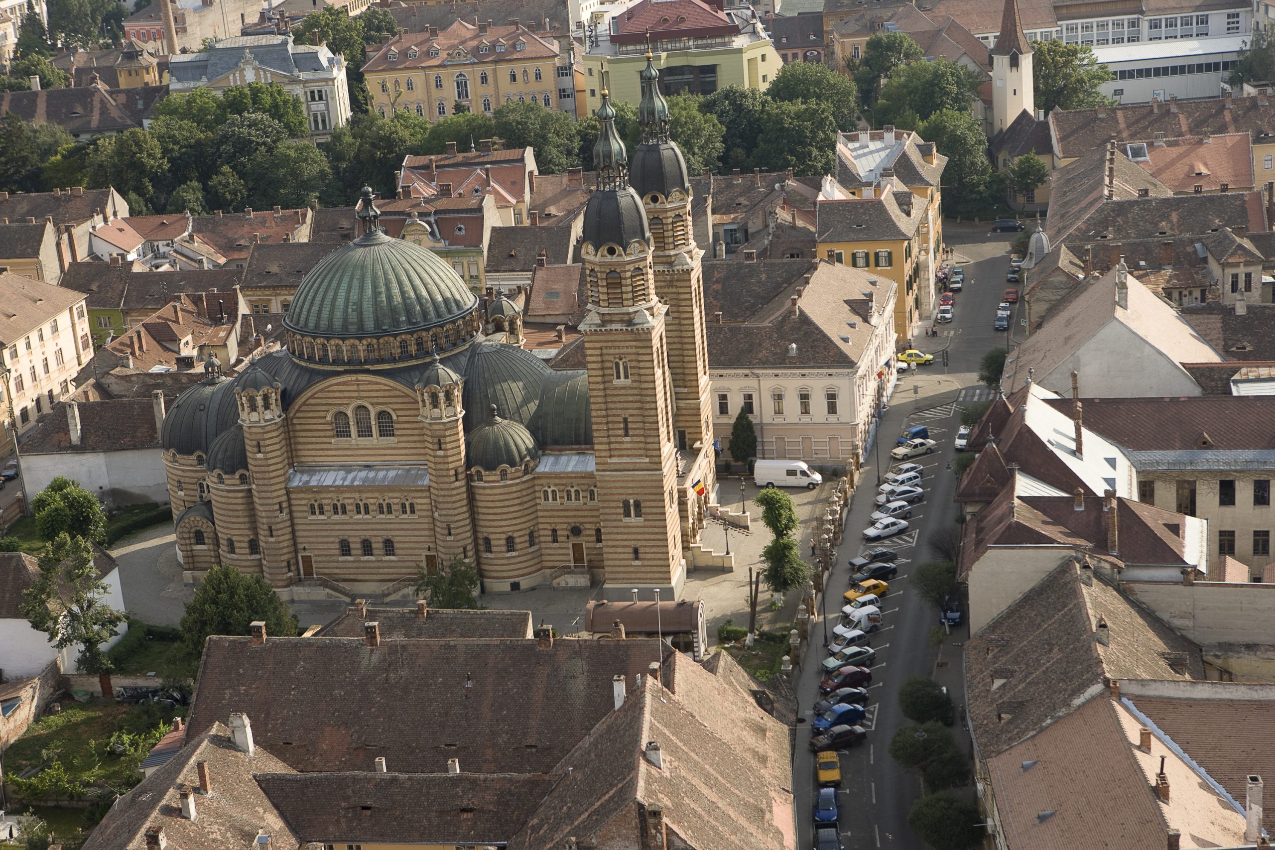 Mitropolitul Ardealului a cerut iertare credincioșilor că trebuie să îndure frigul în loc să stea în catedrală