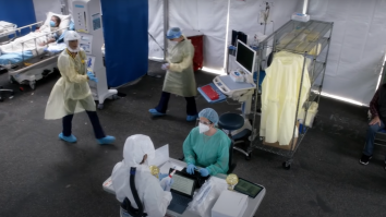 Cum s-a adaptat lumea filmului la pandemie? Testări dese, actori înlocuiți de manechine și scene filmate pe Zoom