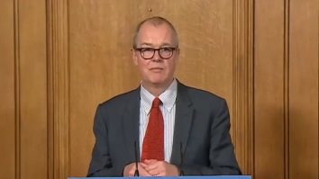 Consilier științific britanic: „Această nouă variantă a virusului devine dominantă și le bate pe celelalte”