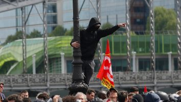 Șapte persoane cu înclinații de extremă stângă, bănuite de plănuirea unui atac, au fost reținute în Franța