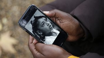 Premieră în Anglia. Un legist a stabilit că poluarea aerului este cauza morții unei fetițe